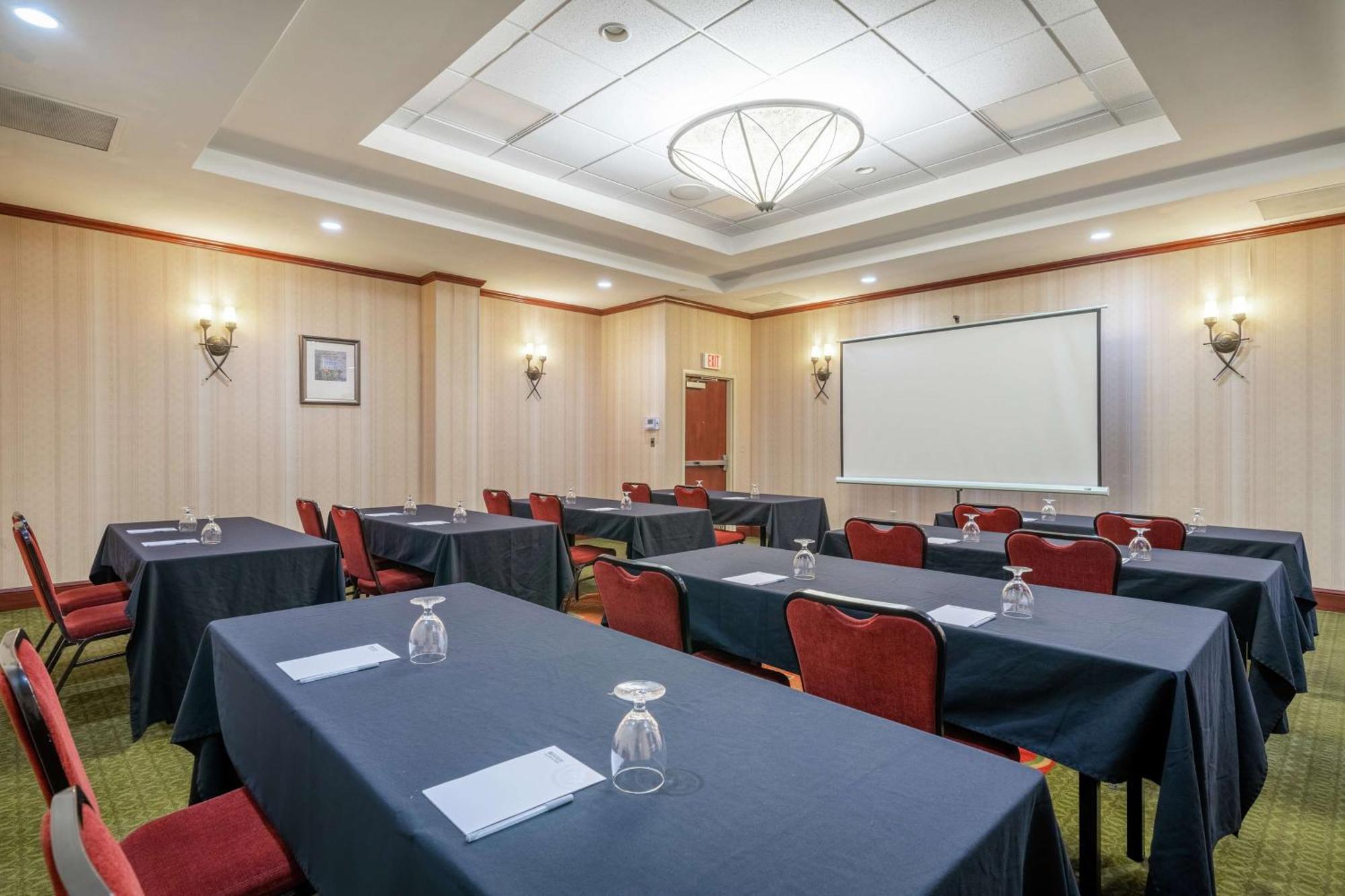Hilton Garden Inn Morgantown Ngoại thất bức ảnh