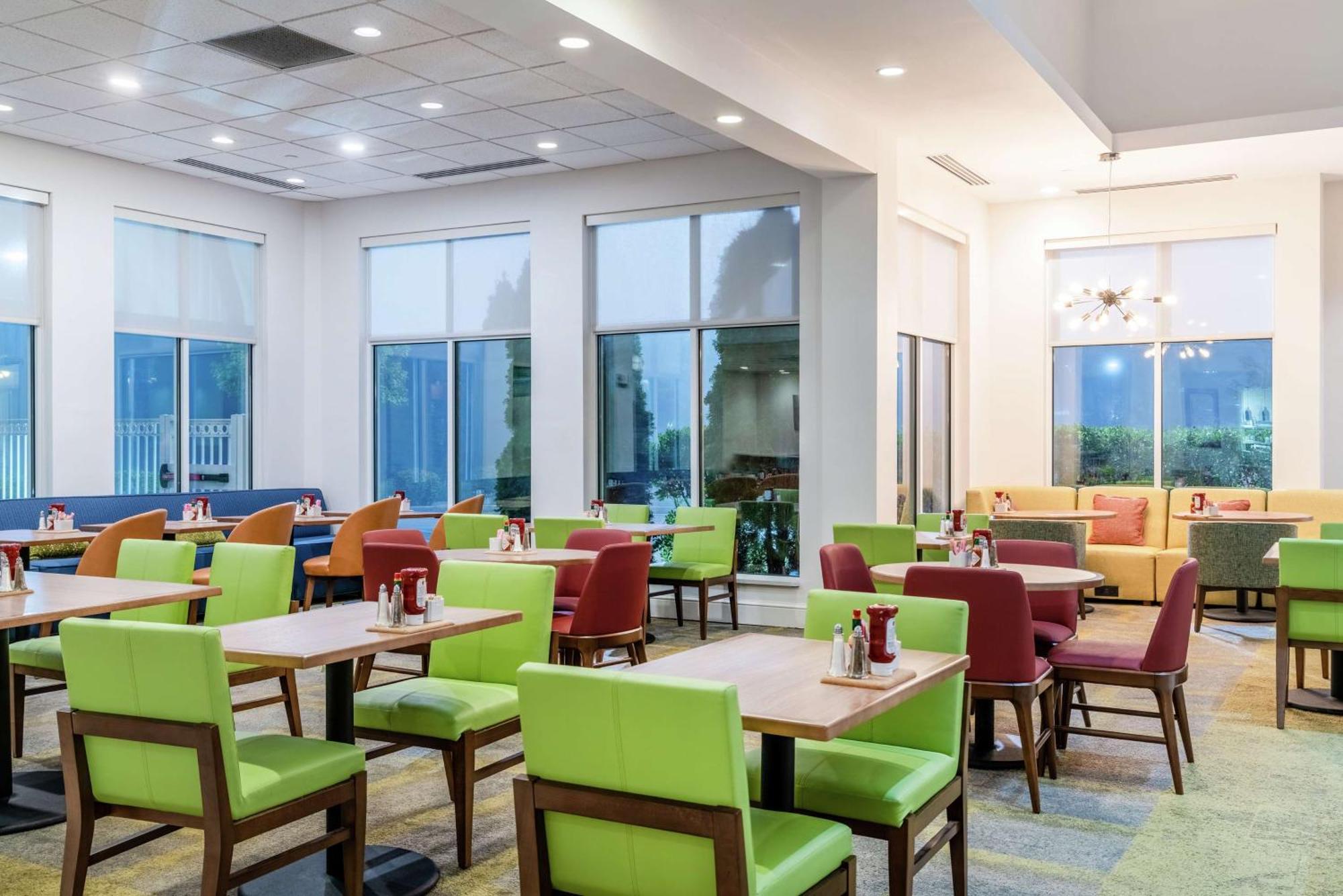 Hilton Garden Inn Morgantown Ngoại thất bức ảnh