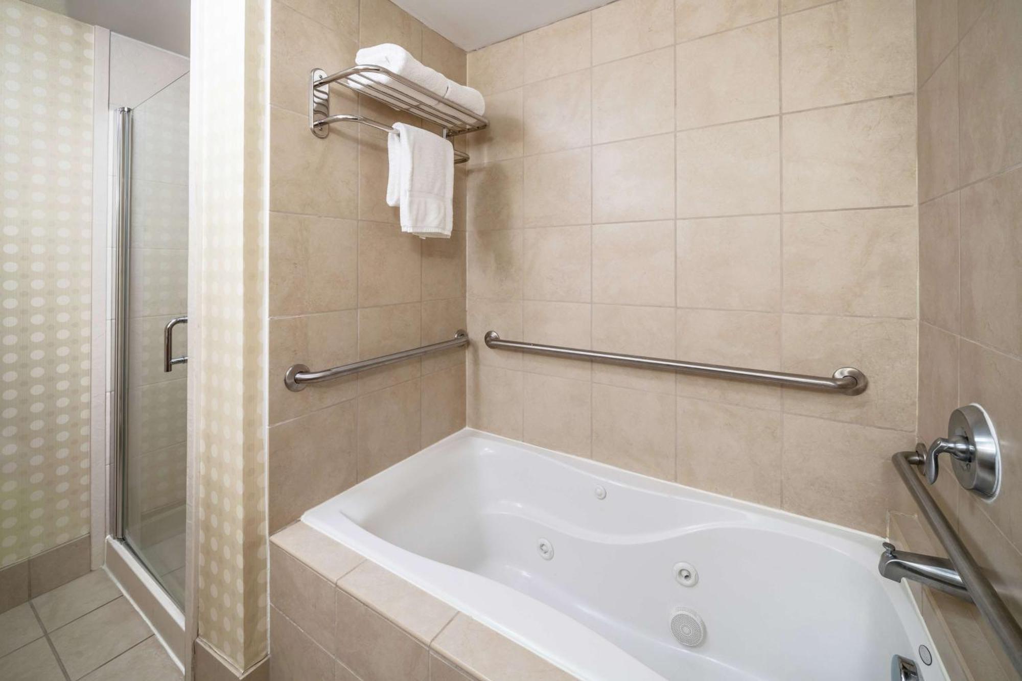 Hilton Garden Inn Morgantown Ngoại thất bức ảnh